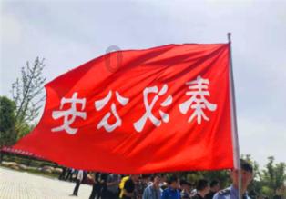 Lisa参加法国慈善晚会，法国第一夫人把Lisa拉到C位，疯马秀值了